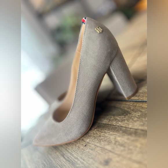 Tommy Hilfiger Women's Size 7 Taupe Abilene Pump Career Preowned - Picture 16 of 16